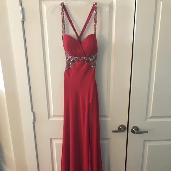 Beautiful Red Formal/Prom Dress - Picture 2 of 5